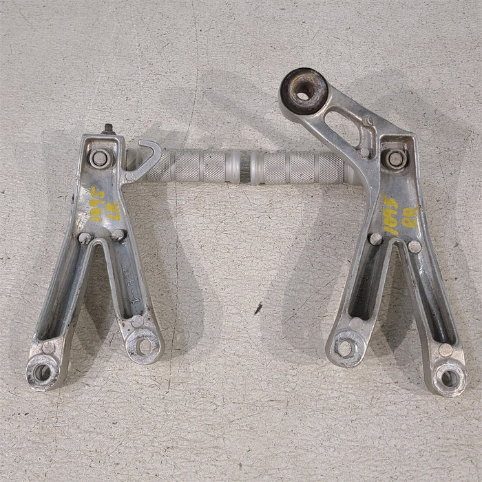 2000 Yamaha YZF R6 Passenger Foot Rests Pegs Rear Pair Ps1095