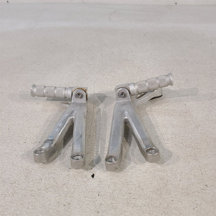 2000 Yamaha YZF R6 Passenger Foot Rests Pegs Rear Pair Ps1095