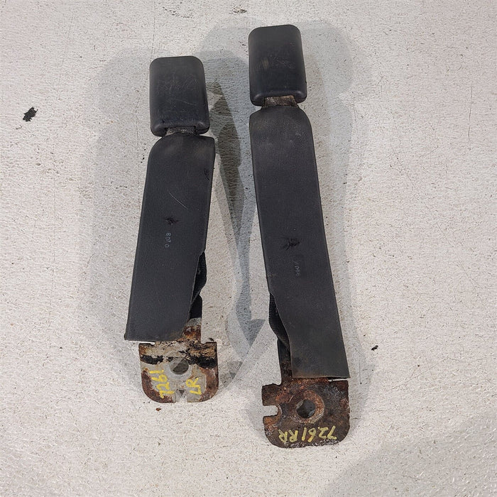 94-98 Mustang Rear Seat Belt Buckles Latches Pair Aa7261