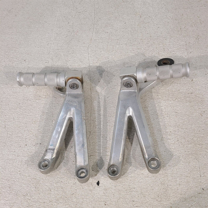 2000 Yamaha YZF R6 Passenger Foot Rests Pegs Rear Pair Ps1095