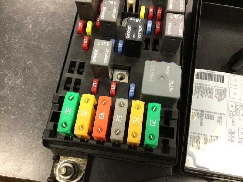 03 04 CHEVY CORVETTE UNDERHOOD FUSE BOX ENGINE GM 10316193 OEM 9538