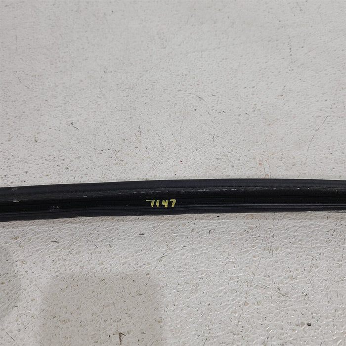 99-04 Ford Mustang Rear Trunk Lid Deck Lid Seal Weather Strip Aa7147