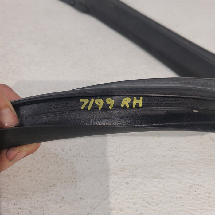 99-04 Mustang Cobra Mach 1 Door Weatherstip Seal Weather Strip Rh Aa7199