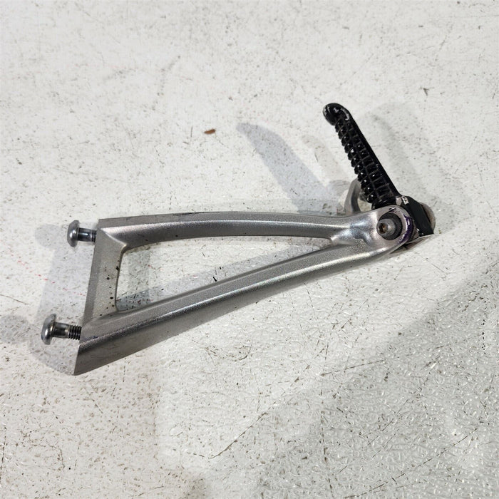 06-07 Yamaha Yzf R6 Left Passenger Foot Peg Bracket Ps1082