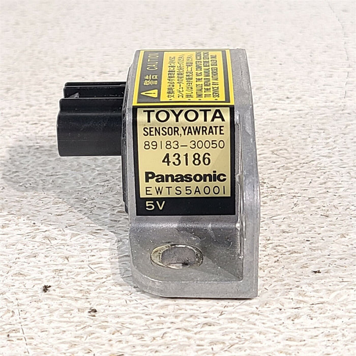 98-05  Lexus GS300 Yaw Sensor Rate Turn 89183-30050 Oem AA7050