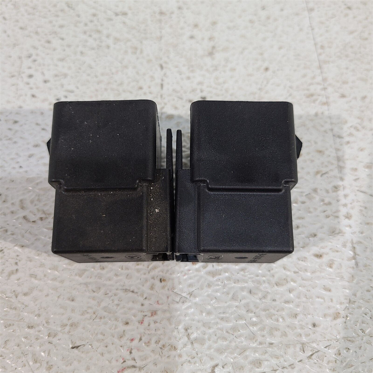 9498 Mustang GT Convertible Top Pump Motor Relays (2) AA7064