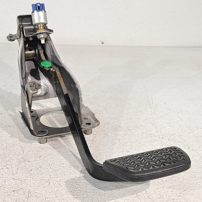 98-05 Lexus GS300 Auto Trans Brake Pedal Assembly AA7050