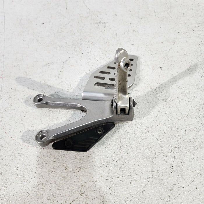 06-07 Yamaha Yzf R6 Left Foot Peg Bracket Ps1082