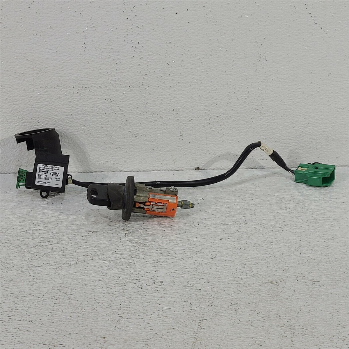 0304 Mustang GT Passive Anti Theft Transceiver With Ignition Lock & K