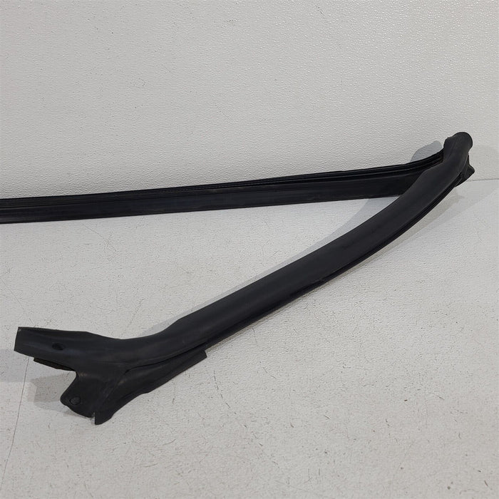 03-04 Mustang Cobra Convertible Front Windshield Weatherstrip Seal Aa7090
