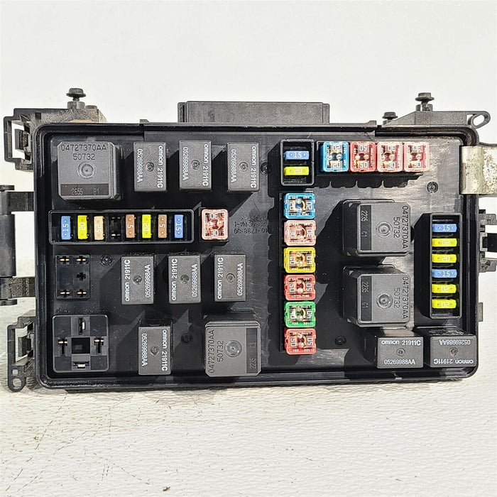 06-10 Dodge Charger Srt8 Fuse Box Fusebox Block Power Distribution Aa7115