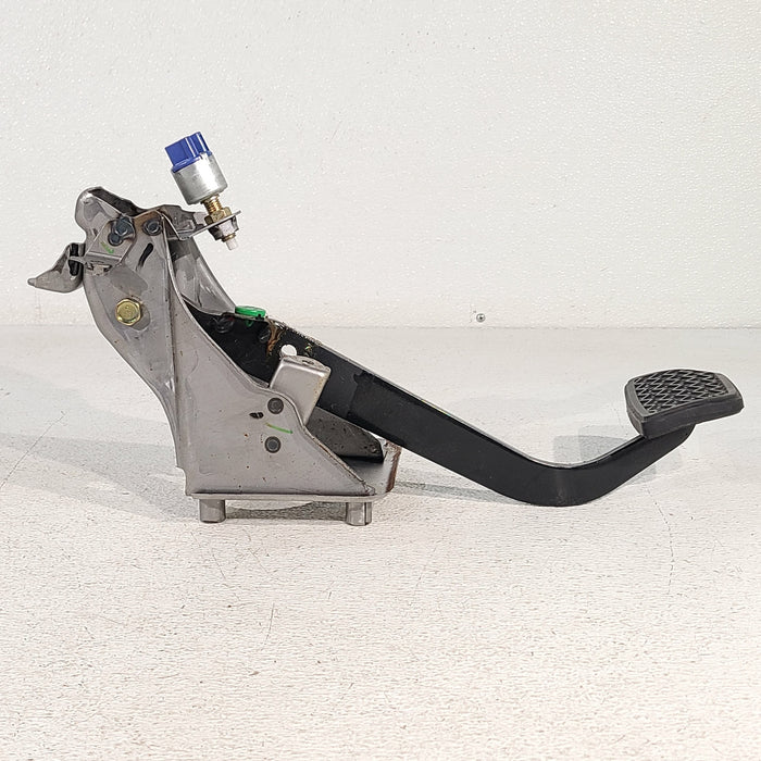 98-05 Lexus GS300 Auto Trans Brake Pedal Assembly AA7050